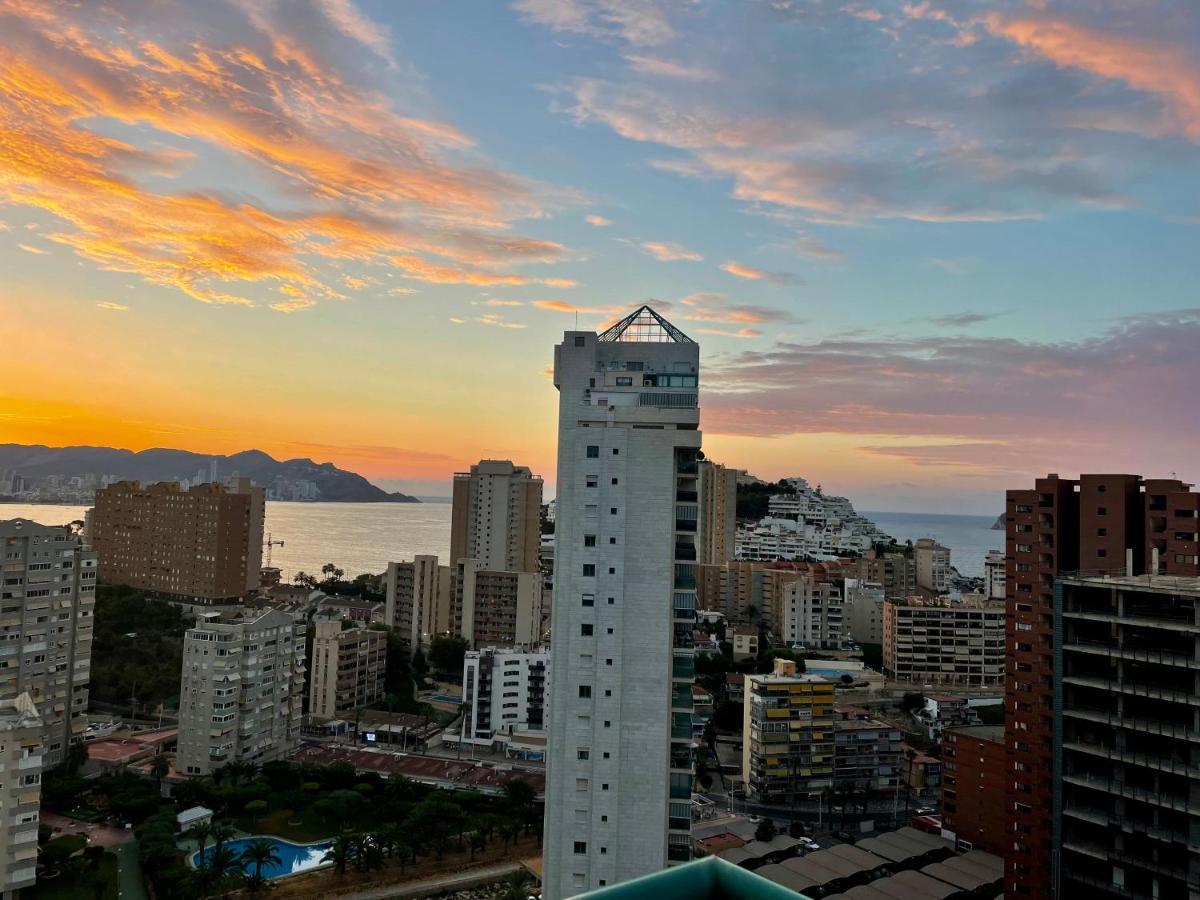 Traveler'S Beach Apartment With Sea View, Free Coffee & Parking ベニドルム エクステリア 写真