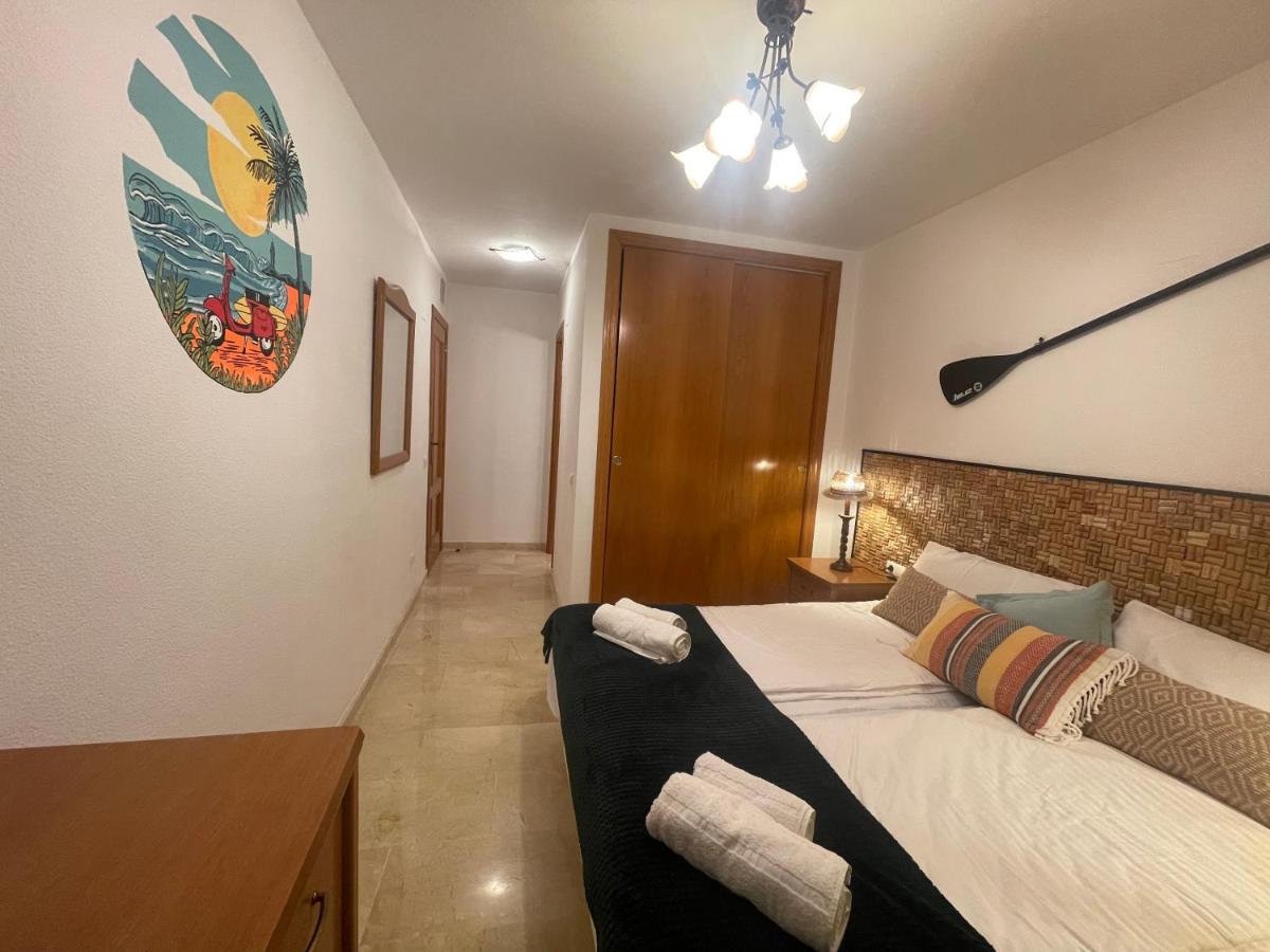 Traveler'S Beach Apartment With Sea View, Free Coffee & Parking ベニドルム エクステリア 写真